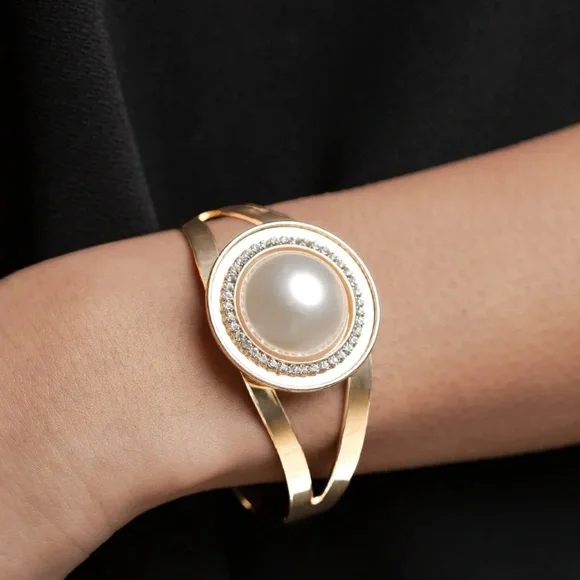 NWT Gold & White Pearl Bracelet - Picture 1 of 6